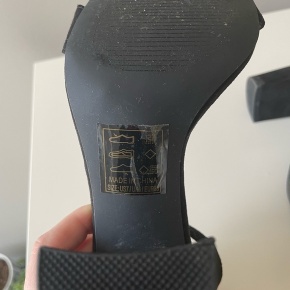 Suede-like black block heels with ankle strap size 7 - Picture 5 of 5